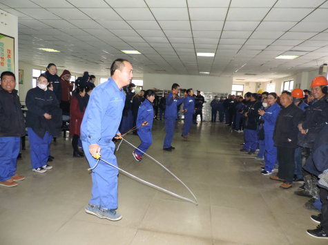 寧夏藍(lán)豐舉行迎新年職工拔河、跳繩比賽